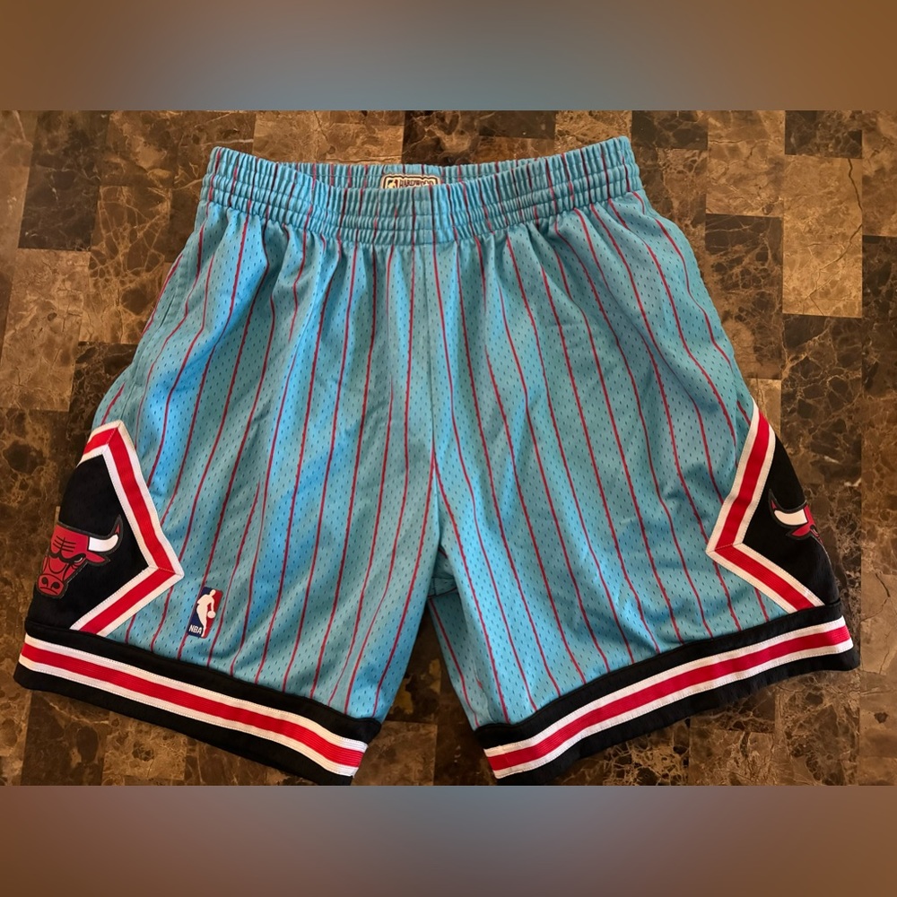 NBA Chicago Bulls Hardwood Classics athletic shorts. Size XL.